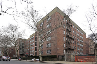 9231 57th Ave in Flushing, NY - Foto de edificio - Building Photo