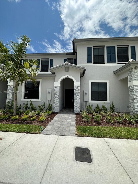 28471 SW 132nd Ct in Homestead, FL - Building Photo