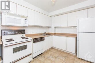 2760 Carousel Crescent in Ottawa, ON - Building Photo - Building Photo