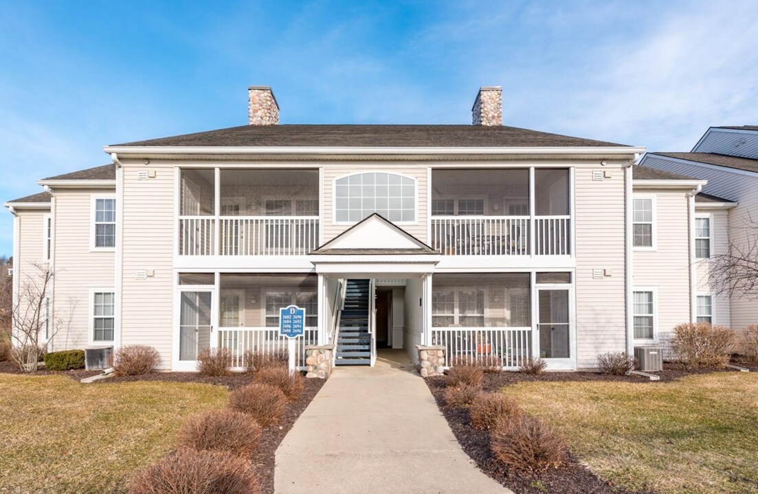 2696 S Knightsbridge Cir, Unit 36 in Ann Arbor, MI - Building Photo