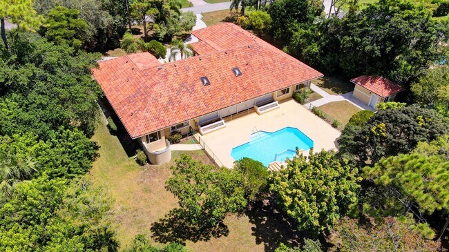 9033 Winding Woods Dr in Wellington, FL - Building Photo - Building Photo