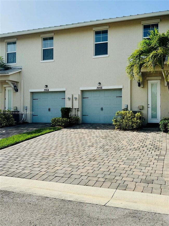 property at 3956 Poinciana Ln
