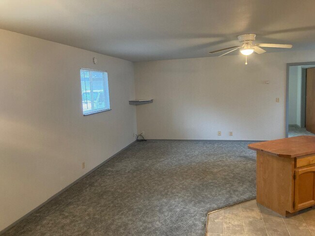 101 Short St in Weaverville, CA - Building Photo - Building Photo