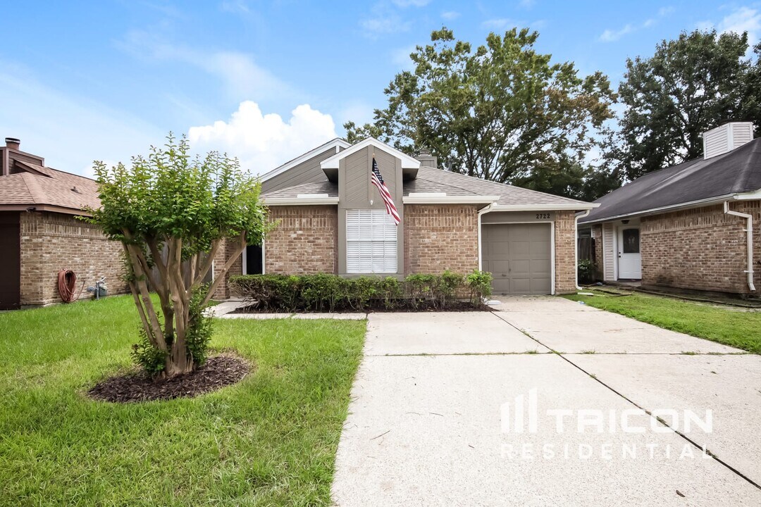 2722 Spring Dusk Dr in Spring, TX - Building Photo