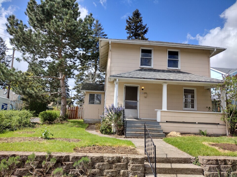 1203 NE 75th Ave in Portland, OR - Building Photo