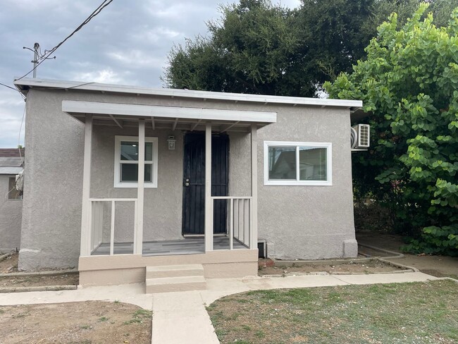 property at 1017 W Grand Ave