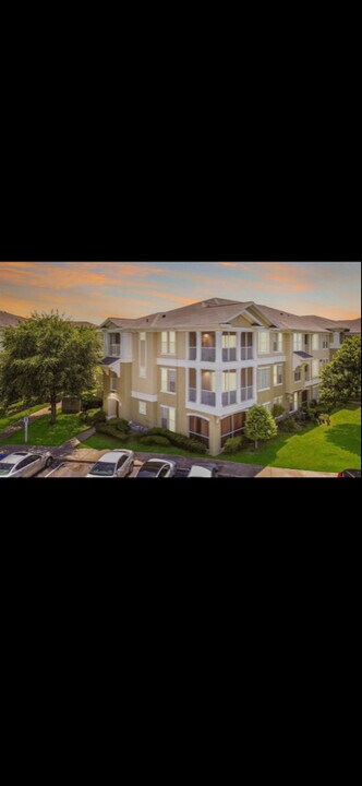 8290 Gate Pkwy W in Jacksonville, FL - Building Photo