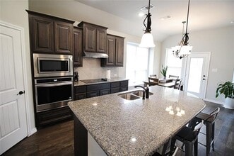 212 Wolf Creek Dr in Waxahachie, TX - Building Photo - Building Photo