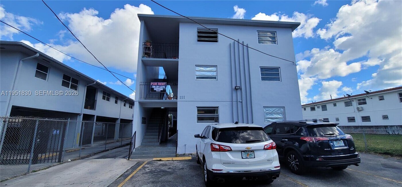 111 SW 18th Ave in Miami, FL - Building Photo