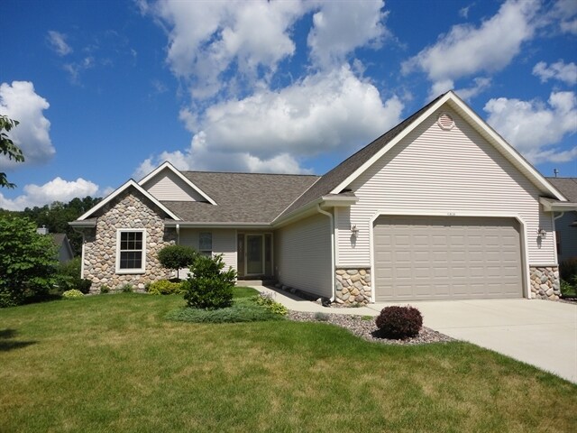1416 Lee Ave in West Bend, WI - Building Photo