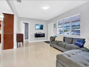 6930 SW 12th St in Pembroke Pines, FL - Building Photo - Building Photo