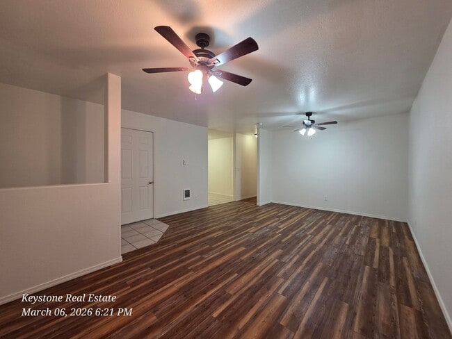 1863 17th St in Springfield, OR - Foto de edificio - Building Photo