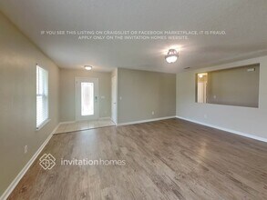 7102 Beekman Lake Dr in Jacksonville, FL - Building Photo - Building Photo