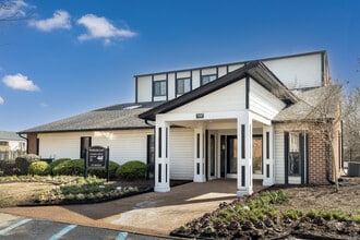 Pembroke Lake Apartments in Virginia Beach, VA - Building Photo - Interior Photo