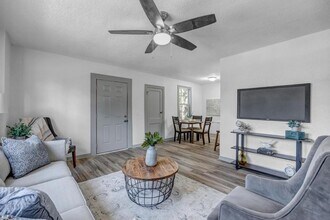 8025 Paul Jones Dr in Jacksonville, FL - Building Photo - Building Photo