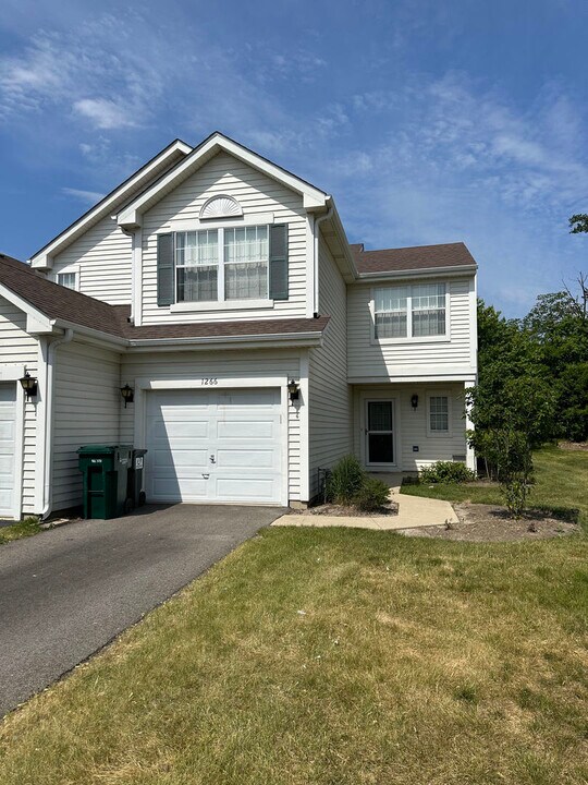 1266 S Candlestick Way in Waukegan, IL - Building Photo