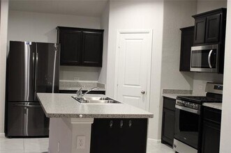 10123 Fort Friffin Trail in Crowley, TX - Building Photo - Building Photo