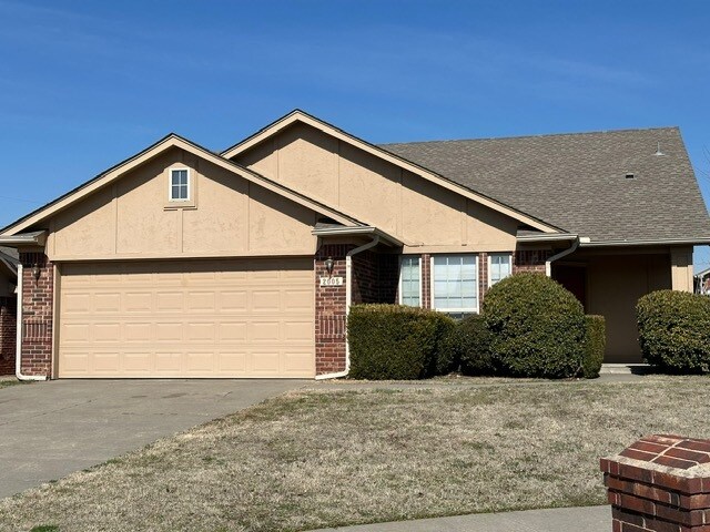 2005 SE 7th Ct in Moore, OK - Building Photo