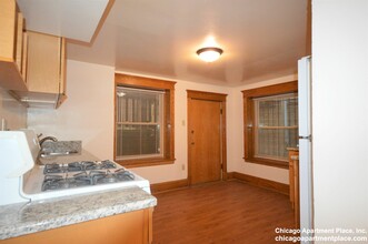 852 W Waveland Ave in Chicago, IL - Building Photo - Building Photo