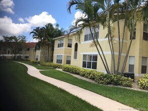 595 Vista Isles Dr in Plantation, FL - Building Photo - Building Photo