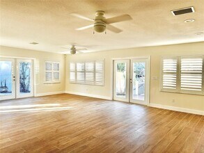 17310 Rosa Lee Way in St. Petersburg, FL - Foto de edificio - Building Photo