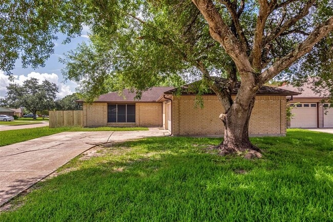 2779 Forest Point Dr in League City, TX - Building Photo - Building Photo