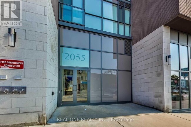 2055-2055 Danforth Ave in Toronto, ON - Building Photo - Building Photo