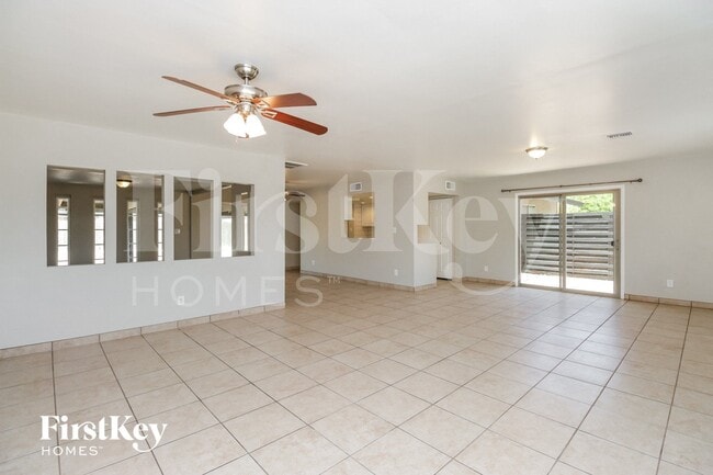 14623 N 32nd Pl in Phoenix, AZ - Foto de edificio - Building Photo