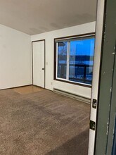 1047 SE Jensen St in Oak Harbor, WA - Building Photo - Building Photo