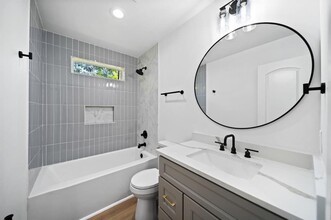 1407 Lauraine St in Brenham, TX - Building Photo - Building Photo