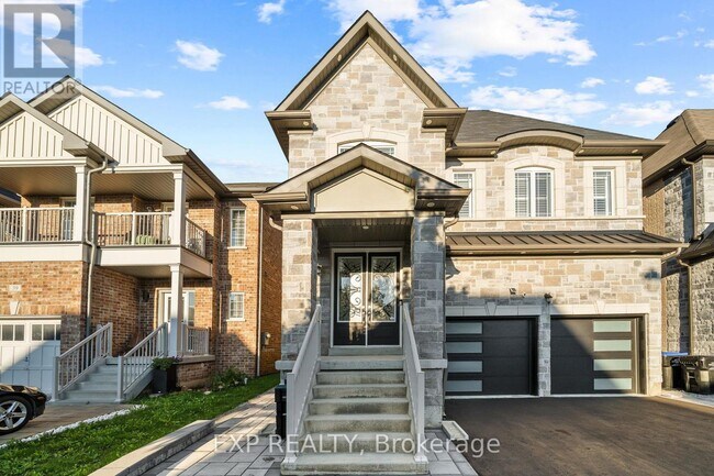 35 Tyndall Dr in Bradford West Gwillimbury, ON - Building Photo - Building Photo