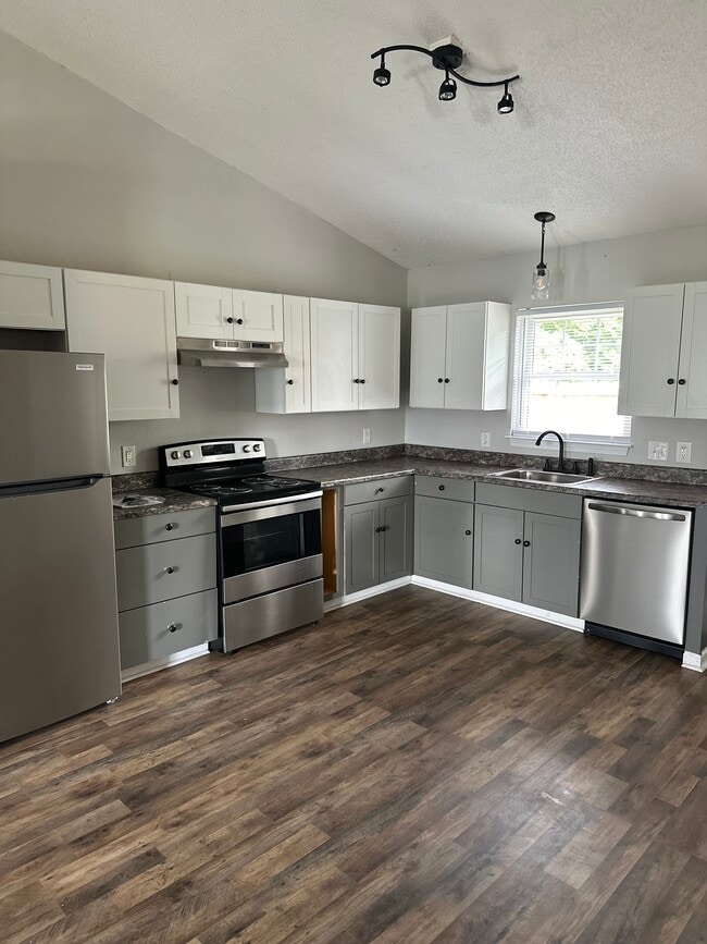 4340 West Horne Ave in Farmville, NC - Building Photo - Building Photo