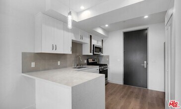 2336 Westwood Blvd in Los Angeles, CA - Building Photo - Building Photo