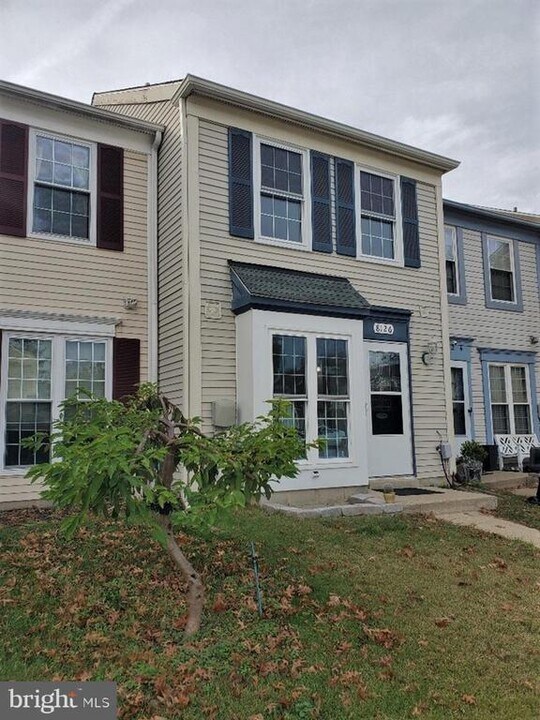 8126 Cloverhurst Rd in Glen Burnie, MD - Building Photo