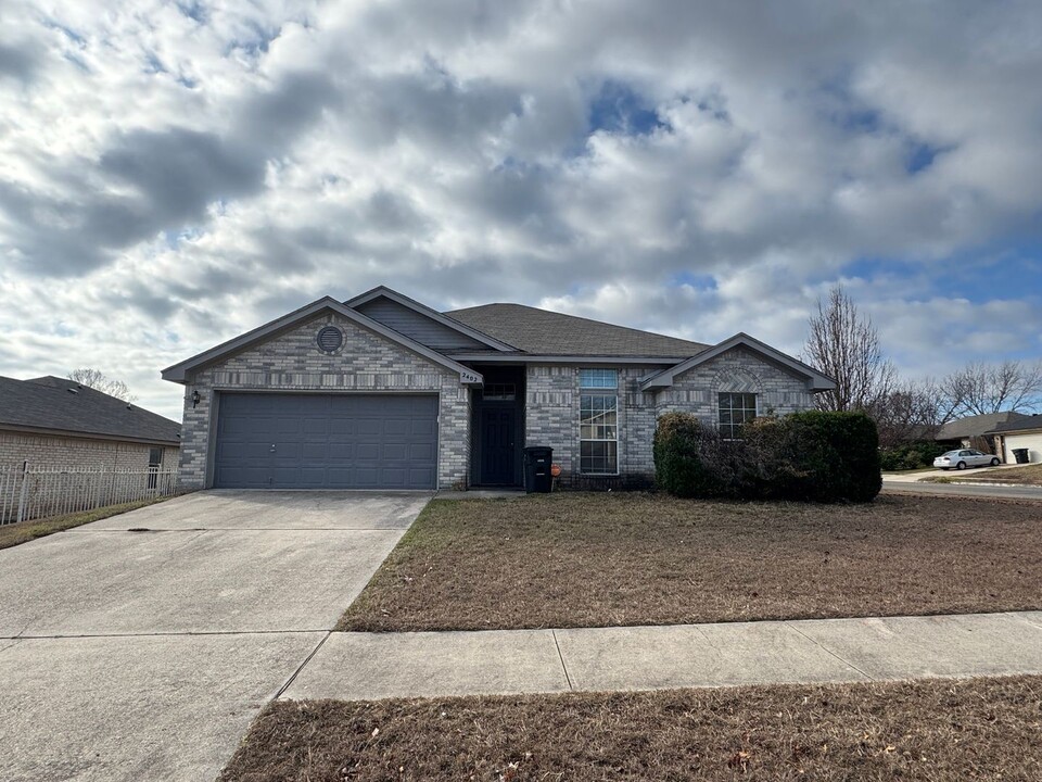 2402 Simone Dr in Killeen, TX - Building Photo