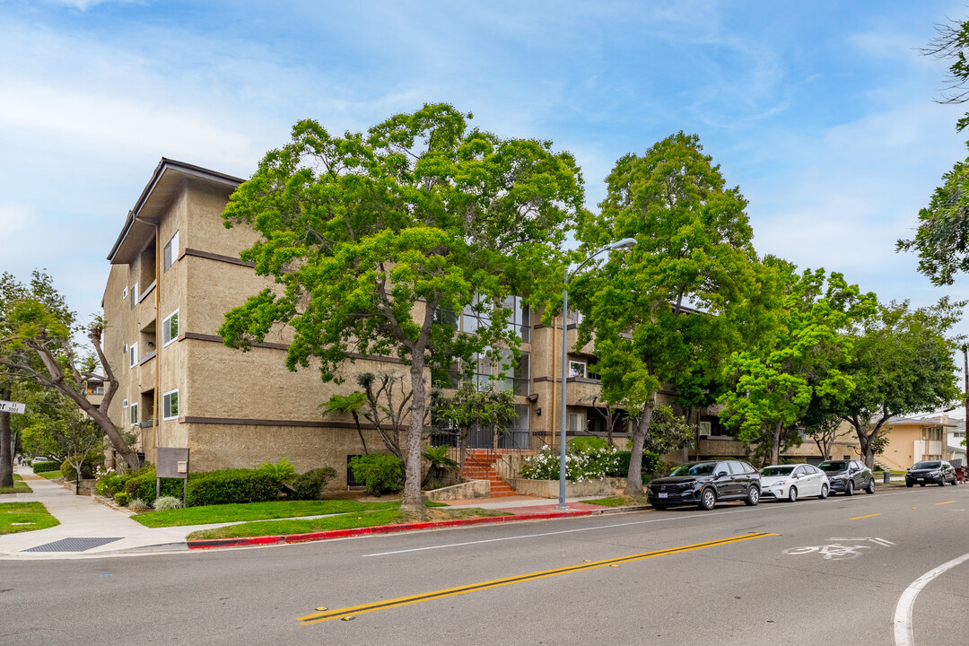 320 E Stocker St in Glendale, CA - Building Photo