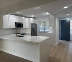 16561 Blatt Blvd in Weston, FL - Building Photo