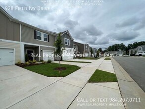 928 Field Ivy Dr in Fuquay Varina, NC - Building Photo - Building Photo