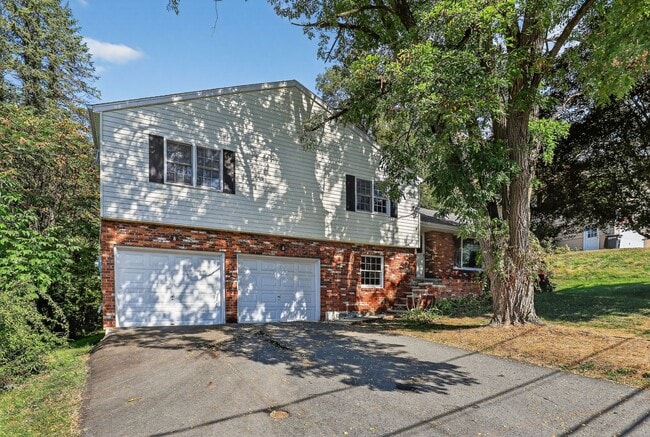 203 Sumner Ave in South Abington Township, PA - Building Photo - Building Photo