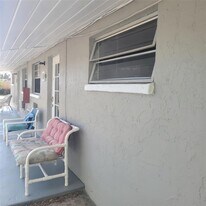 2021 Pennsylvania Ave, Unit 4 in Englewood, FL - Building Photo