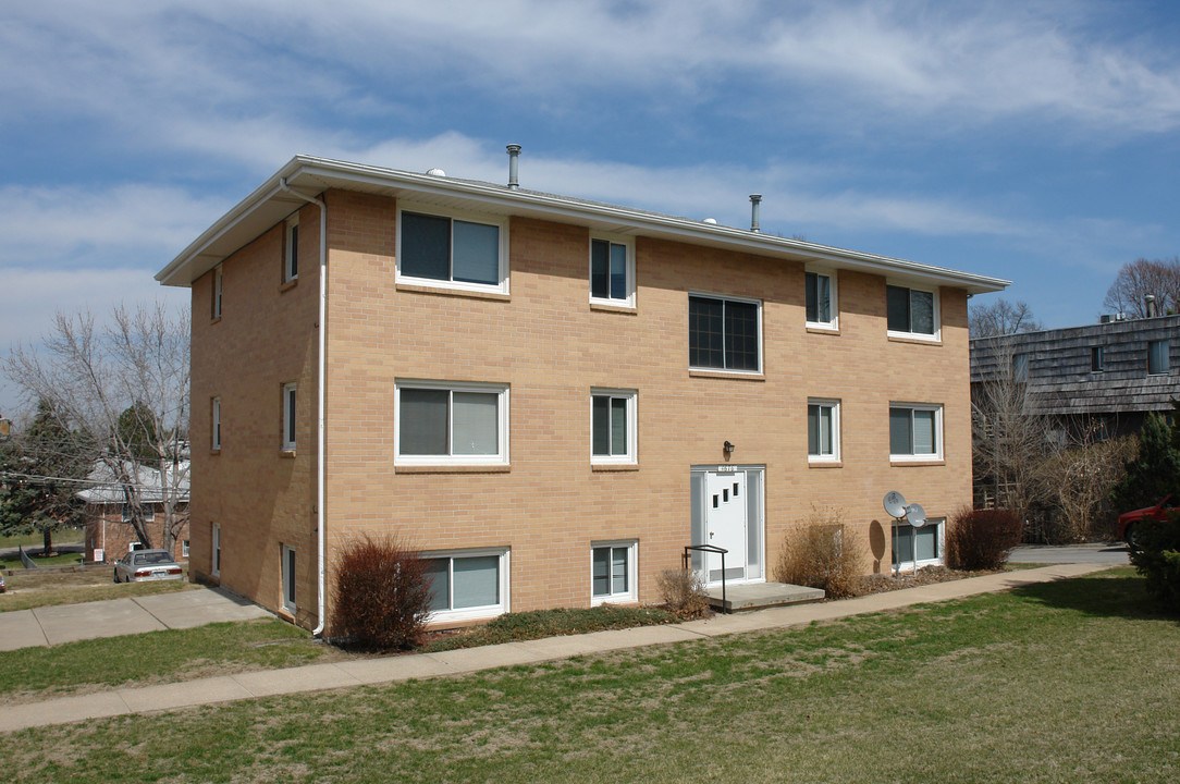 4676 Harrison St in Omaha, NE - Foto de edificio