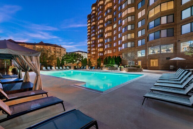 Parkstone Alexandria in Alexandria, VA - Foto de edificio - Building Photo