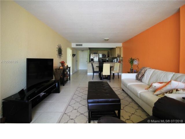 600 Parkview Dr in Hallandale Beach, FL - Building Photo