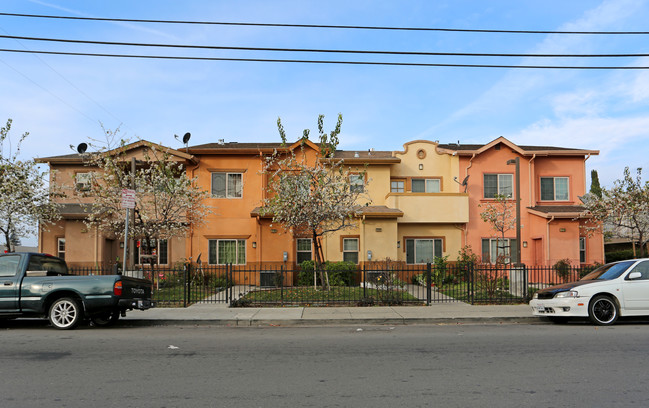 Windemere Apartments in Hayward, CA - Building Photo - Building Photo