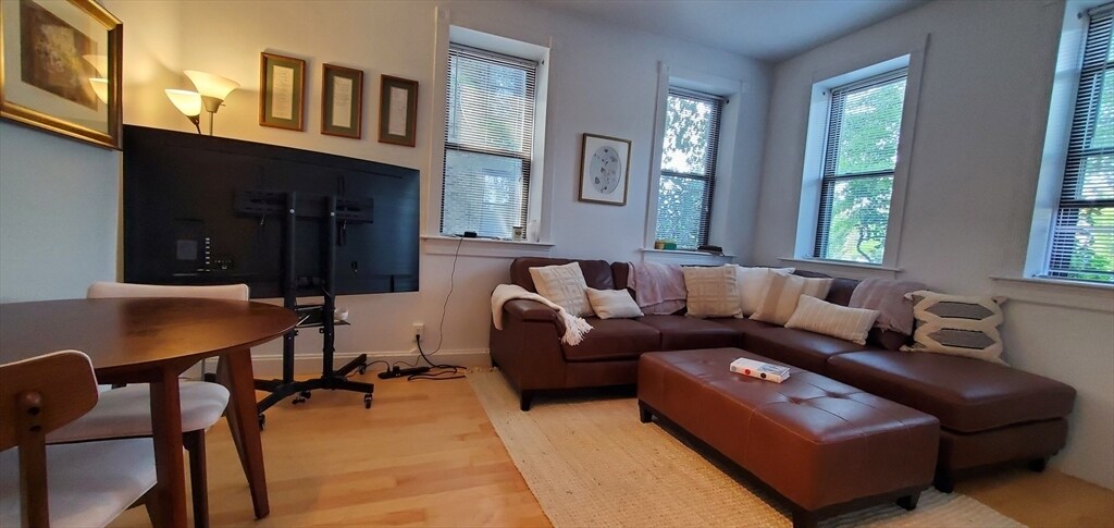 1662 Commonwealth Ave in Boston, MA - Building Photo