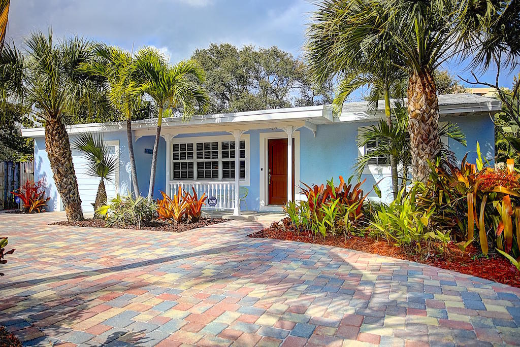 1679 Pleasant Dr in North Palm Beach, FL - Building Photo