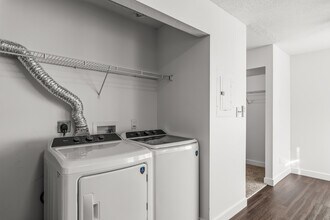 Triple Crown Altoona Cooperative in Altoona, IA - Foto de edificio - Building Photo