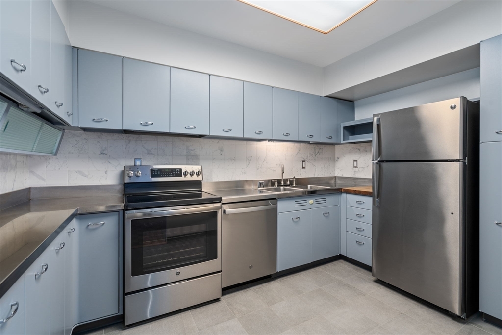 330 Beacon St, Unit 154 in Boston, MA - Building Photo