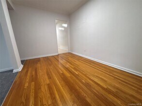 50 S Middle Neck Rd in Great Neck, NY - Building Photo - Building Photo