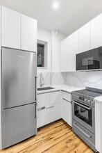 110 9th Ave in New York, NY - Foto de edificio - Building Photo